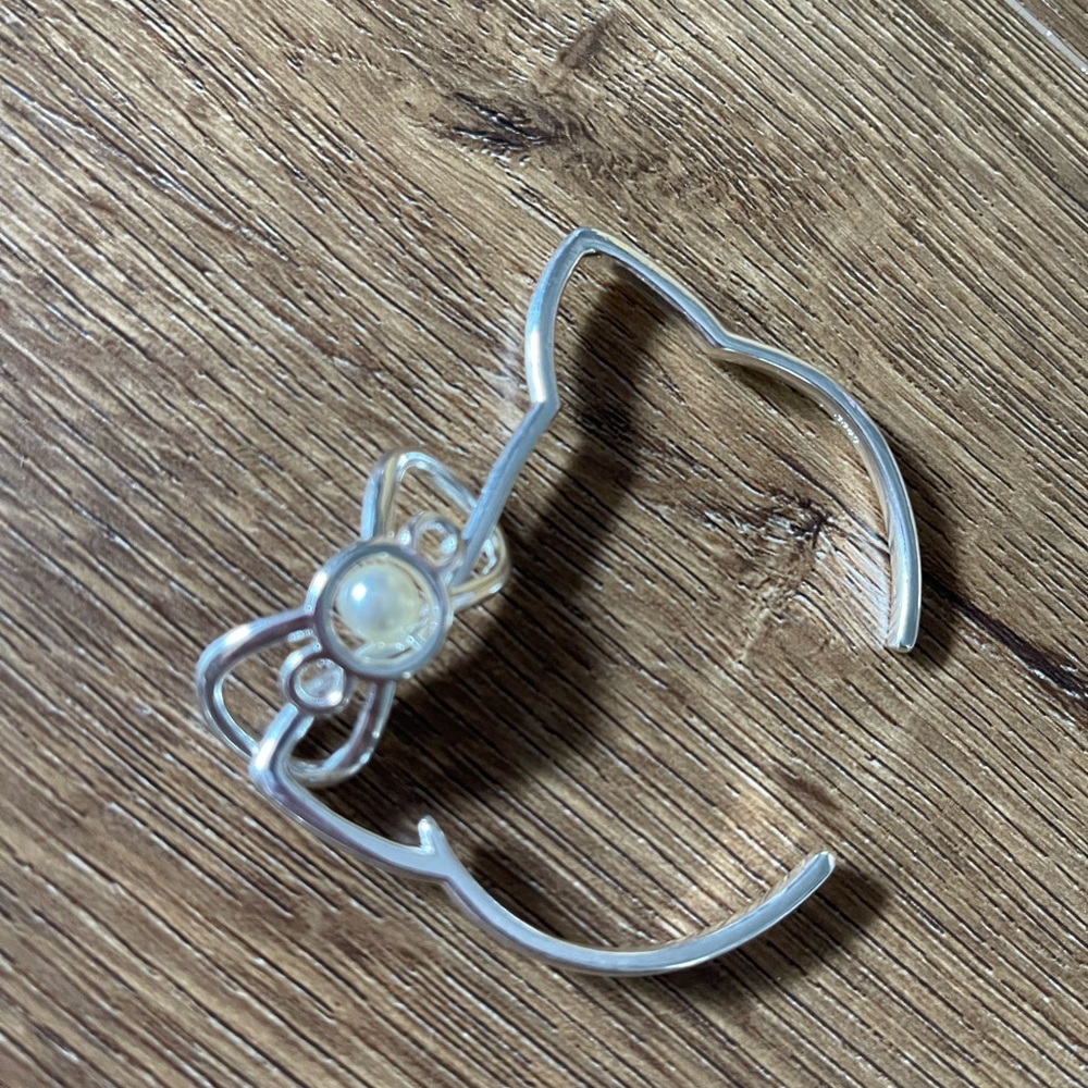 HELLO KITTY-NWT Silver Tone Cuff with Faux Pearl - Picture 11 of 11
